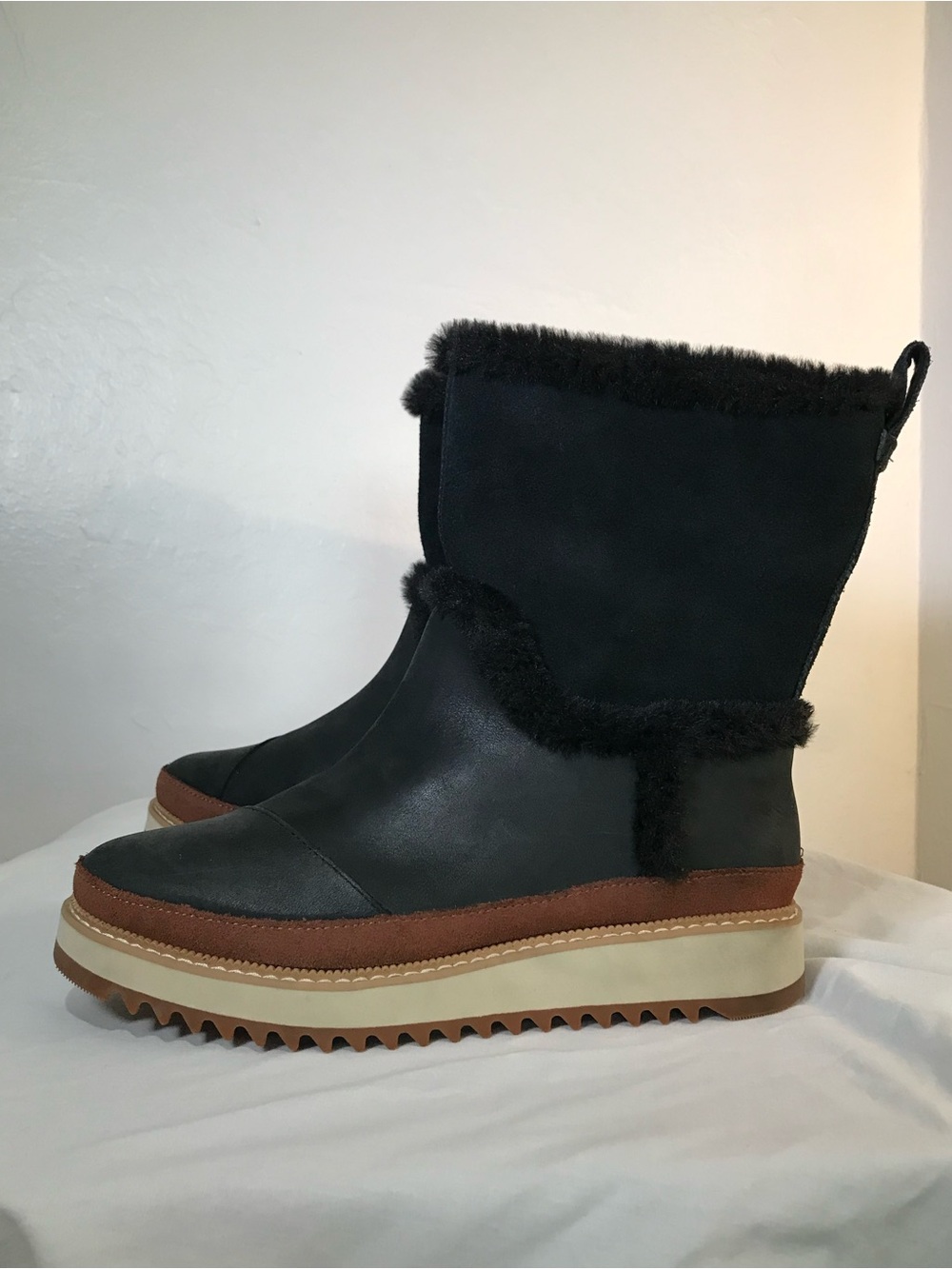 TOMS Makenna Mid-Calf Suede  and Leather Winter Boot size 7 - Picture 6 of 11